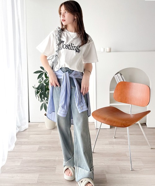 classicalelf（クラシカルエルフ）の「ナチュラルな中に、さりげない華。綿100％ロゴ×フラワー刺繍ビッグTシャツ（半袖）（Tシャツ/カットソー・レディース・チャコール/ネイビー/オートミール/ホワイト/グレイッシュベージュ・LARGE/MEDIUM/SMALL/X-LARGE）」の9枚目の写真