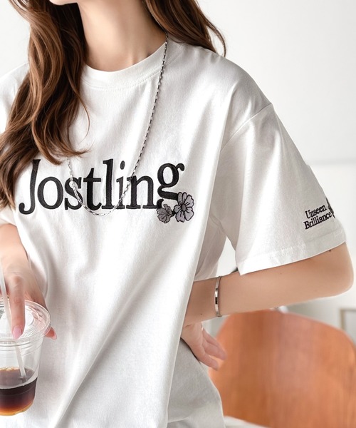 classicalelf（クラシカルエルフ）の「ナチュラルな中に、さりげない華。綿100％ロゴ×フラワー刺繍ビッグTシャツ（半袖）（Tシャツ/カットソー・レディース・チャコール/ネイビー/オートミール/ホワイト/グレイッシュベージュ・LARGE/MEDIUM/SMALL/X-LARGE）」の6枚目の写真