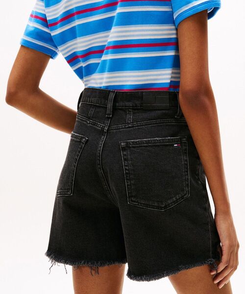tommy jeans(トミー ジーンズ)の「マムショートパンツ(その他パンツ・レディース・ブラック・27inch/26inch/25inch)」の3枚目の写真