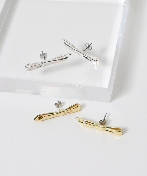 Firsthand(ファーストハンド)の「Firsthand/ファーストハンド リボンモチーフピアス / スタッドピアス / 両耳用(ピアス(両耳用)・レディース・ゴールド/シルバー・ONE SIZE)」の7枚目の写真