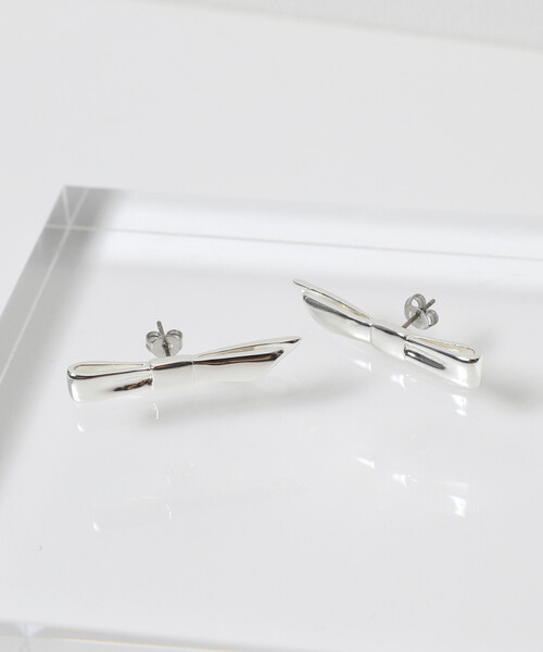 Firsthand(ファーストハンド)の「Firsthand/ファーストハンド リボンモチーフピアス / スタッドピアス / 両耳用(ピアス(両耳用)・レディース・ゴールド/シルバー・ONE SIZE)」の8枚目の写真