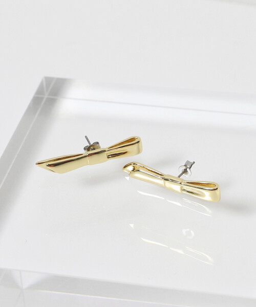 Firsthand(ファーストハンド)の「Firsthand/ファーストハンド リボンモチーフピアス / スタッドピアス / 両耳用(ピアス(両耳用)・レディース・ゴールド/シルバー・ONE SIZE)」の9枚目の写真