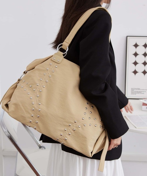LA VORAGINE（ラ ヴォラジネ）の「リベット大容量トートバッグ（トートバッグ・レディース・モカ/ベージュ/グリーン/ブラック/アイボリー・FREE）」の5枚目の写真