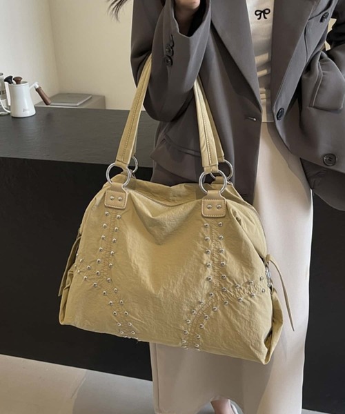 LA VORAGINE（ラ ヴォラジネ）の「リベット大容量トートバッグ（トートバッグ・レディース・モカ/ベージュ/グリーン/ブラック/アイボリー・FREE）」の9枚目の写真