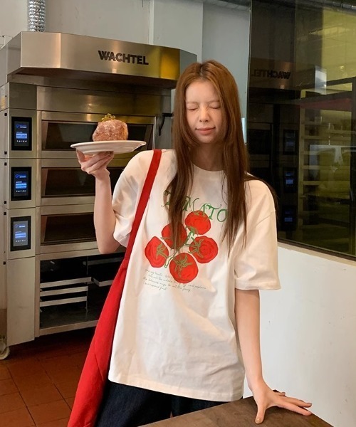 DIAVEL(ディアベル)の「TOMATO&スターフルーツ 選べるプリントTシャツ(Tシャツ/カットソー・レディース・グリーン/レッド・M)」の15枚目の写真