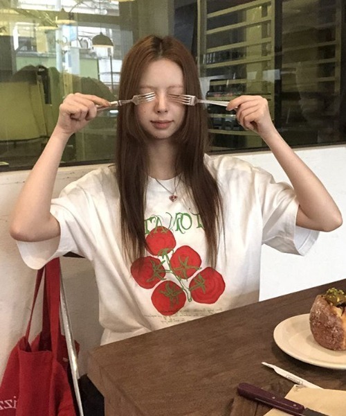 DIAVEL(ディアベル)の「TOMATO&スターフルーツ 選べるプリントTシャツ(Tシャツ/カットソー・レディース・グリーン/レッド・M)」の16枚目の写真
