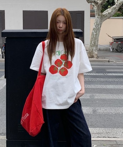 DIAVEL(ディアベル)の「TOMATO&スターフルーツ 選べるプリントTシャツ(Tシャツ/カットソー・レディース・グリーン/レッド・M)」の5枚目の写真