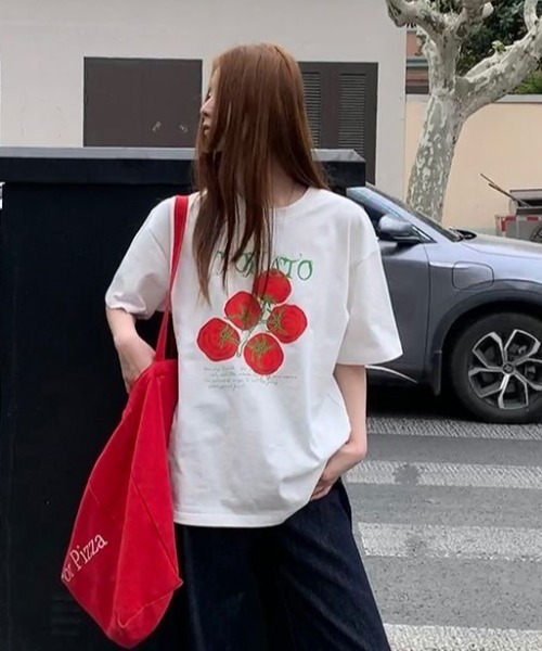 DIAVEL(ディアベル)の「TOMATO&スターフルーツ 選べるプリントTシャツ(Tシャツ/カットソー・レディース・グリーン/レッド・M)」の4枚目の写真