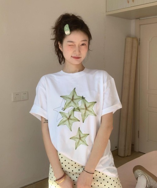 DIAVEL(ディアベル)の「TOMATO&スターフルーツ 選べるプリントTシャツ(Tシャツ/カットソー・レディース・グリーン/レッド・M)」の8枚目の写真