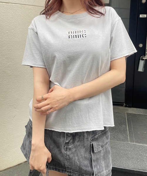 ROGER AND RAW(ロジャーアンドロウ)の「ヴィンテージ加工 ピグメント 刺繍Tシャツ(Tシャツ/カットソー・レディース・スミクロ/グレー/ホワイト/ブルー・FREE)」の18枚目の写真