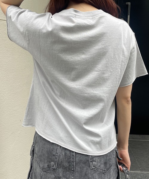 ROGER AND RAW(ロジャーアンドロウ)の「ヴィンテージ加工 ピグメント 刺繍Tシャツ(Tシャツ/カットソー・レディース・スミクロ/グレー/ホワイト/ブルー・FREE)」の16枚目の写真