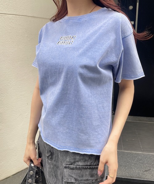 ROGER AND RAW(ロジャーアンドロウ)の「ヴィンテージ加工 ピグメント 刺繍Tシャツ(Tシャツ/カットソー・レディース・スミクロ/グレー/ホワイト/ブルー・FREE)」の7枚目の写真