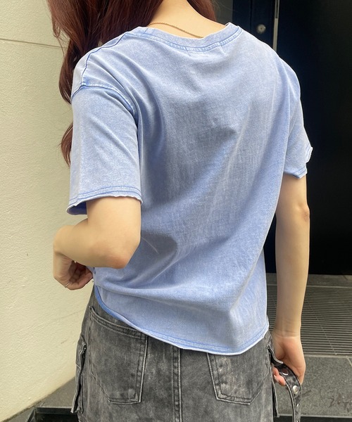 ROGER AND RAW(ロジャーアンドロウ)の「ヴィンテージ加工 ピグメント 刺繍Tシャツ(Tシャツ/カットソー・レディース・スミクロ/グレー/ホワイト/ブルー・FREE)」の6枚目の写真