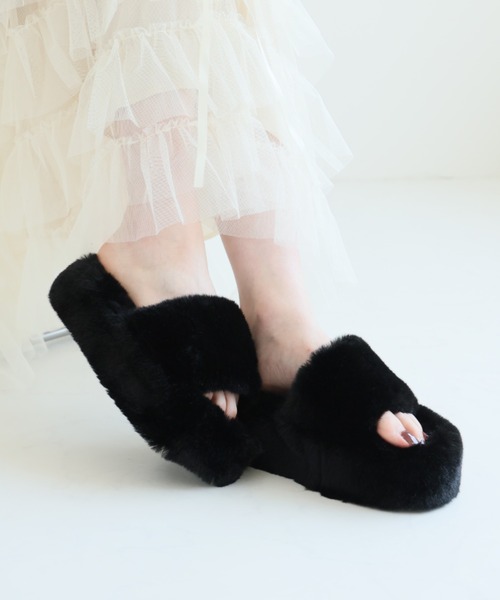 VIVIAN（ヴィヴィアン）の「ふわふわファー厚底スリッパサンダル（サンダル・レディース・ピンク/ベージュ/ブラック・LL/L/M/S）」の6枚目の写真