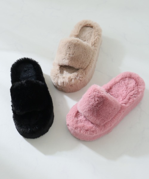 VIVIAN（ヴィヴィアン）の「ふわふわファー厚底スリッパサンダル（サンダル・レディース・ピンク/ベージュ/ブラック・LL/L/M/S）」の4枚目の写真