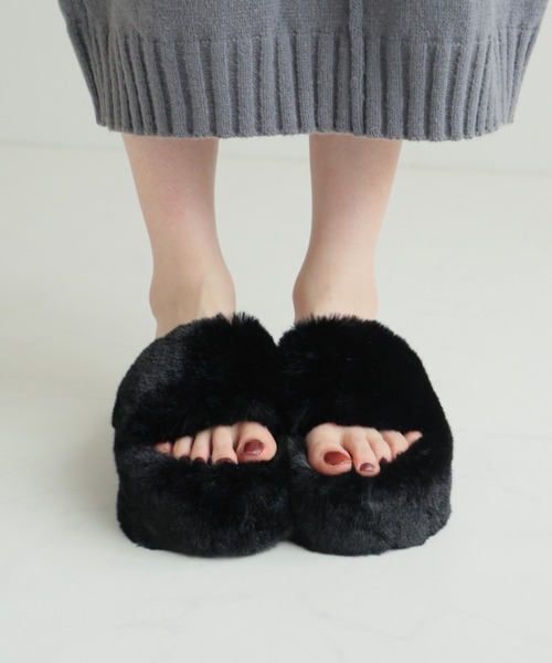 VIVIAN（ヴィヴィアン）の「ふわふわファー厚底スリッパサンダル（サンダル・レディース・ピンク/ベージュ/ブラック・LL/L/M/S）」の18枚目の写真