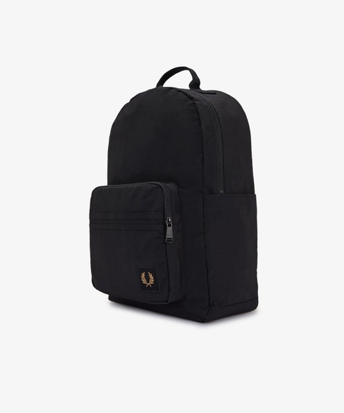 FRED PERRY（フレッドペリー）の「Nylon Badge Backpack／ナイロンバッジバックパック（バックパック/リュック・メンズ・ブラック/ダークカーキ・ONE SIZE）」の8枚目の写真