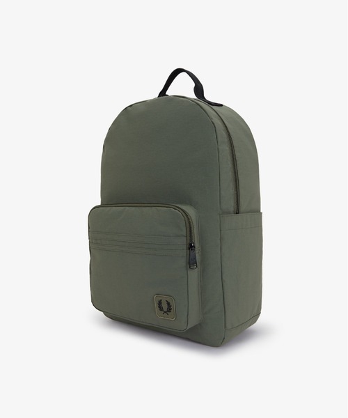 FRED PERRY（フレッドペリー）の「Nylon Badge Backpack／ナイロンバッジバックパック（バックパック/リュック・メンズ・ブラック/ダークカーキ・ONE SIZE）」の12枚目の写真