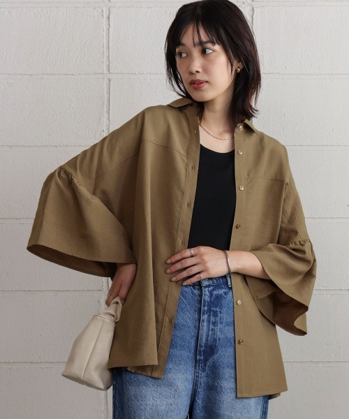 Bou Jeloud(ブージュルード)の「ギャザースリーブシャツ(シャツ/ブラウス・レディース・ライム/モカ/ブラック・38)」の1枚目の写真