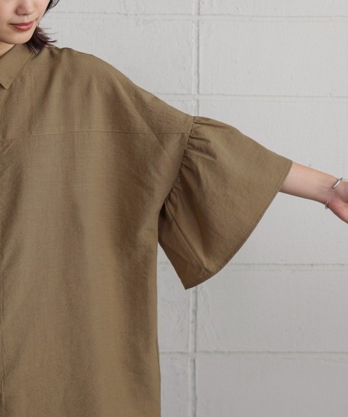 Bou Jeloud(ブージュルード)の「ギャザースリーブシャツ(シャツ/ブラウス・レディース・ライム/モカ/ブラック・38)」の15枚目の写真