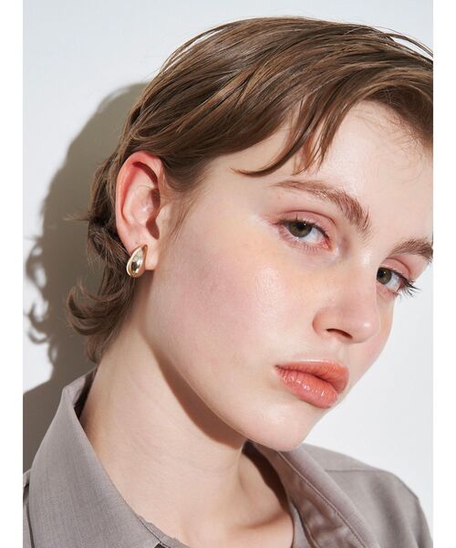 ELENDEEK（エレンディーク）の「ドロップパールスモールピアス（ピアス（両耳用）・レディース・シルバー/ゴールド・FREE）」の4枚目の写真