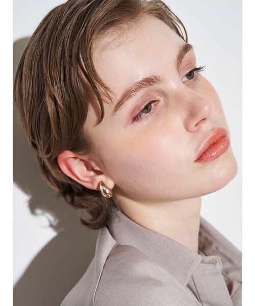 ELENDEEK（エレンディーク）の「ドロップパールスモールピアス（ピアス（両耳用）・レディース・シルバー/ゴールド・FREE）」の3枚目の写真
