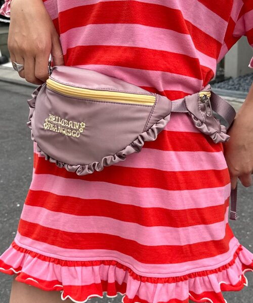 HELLO.SANFRANCISCO（ハローサンフランシスコ）の「【HELLO.SANFRANCISCO/ハローサンフランシスコ】サテンフリルコンビウエストBAG（ボディバッグ/ウエストポーチ・レディース・イエロー/パープル・ONE SIZE）」の3枚目の写真