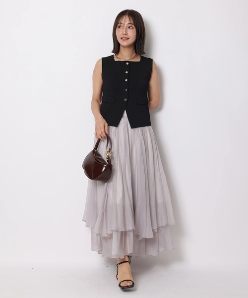 Apuweiser-riche（アプワイザーリッシェ）の「スクエアネックジレ