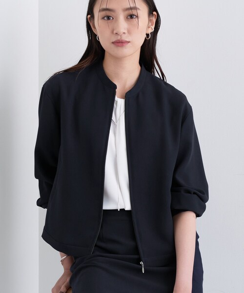 INDIVI(インディヴィ)の「【洗える/UVケア/吸汗速乾】ジョーゼットライトブルゾン(ブルゾン・レディース・ダークブラウン/ネイビー・40/38/36/15 /13/05/19)」の2枚目の写真