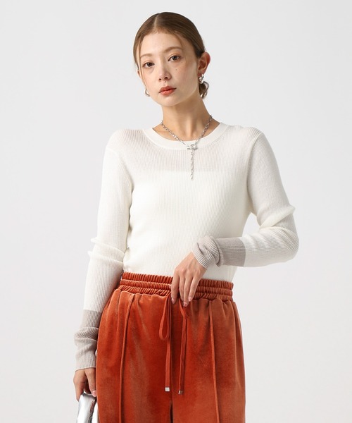 BAYFLOW（ベイフロー）の「[秋口まで活躍]バイカラーロングスリーブシアーニット（ニット/セーター・レディース・グレイッシュベージュ/オフホワイト/ブラック・FREE）」の2枚目の写真