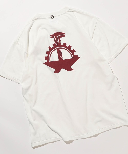 Insonnia PROJECTS(インソニアプロジェクト)の「【EXCLUSIVE】Insonnia Projects / New Order MOVEMENT プリント Tシャツ(Tシャツ/カットソー・メンズ・ホワイト系その他2・3/2/1)」の1枚目の写真
