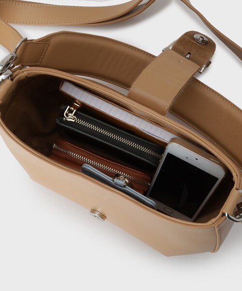 GALLEST（ギャレスト）の「バックルムーンバッグ（ショルダーバッグ・レディース・ブラック/ベージュ・00）」の14枚目の写真