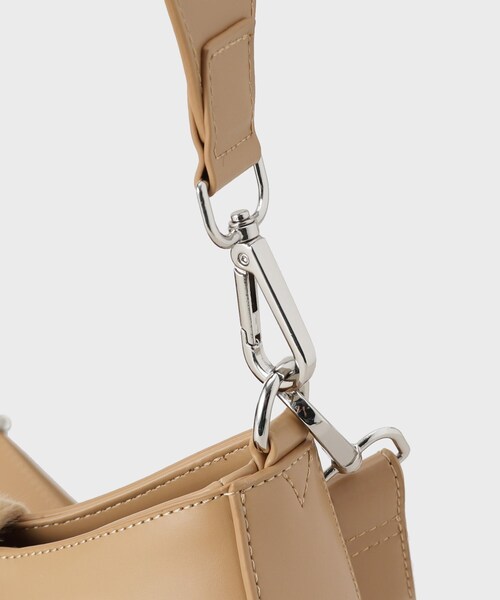 GALLEST（ギャレスト）の「バックルムーンバッグ（ショルダーバッグ・レディース・ブラック/ベージュ・00）」の17枚目の写真