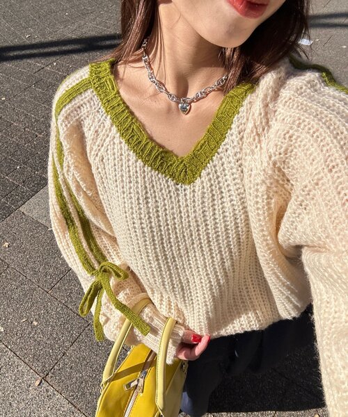 CIAOPANIC（チャオパニック）の「【WEB限定】袖ラインリボンラグランニット（ニット/セーター・レディース・イエロー/レッド/ベージュ/パープル/オフホワイト/グレー/ブラウン・ONE SIZE）」の4枚目の写真