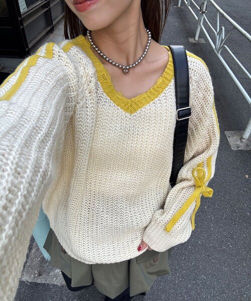 CIAOPANIC（チャオパニック）の「【WEB限定】袖ラインリボンラグランニット（ニット/セーター・レディース・イエロー/レッド/ベージュ/パープル/オフホワイト/グレー/ブラウン・ONE SIZE）」の6枚目の写真