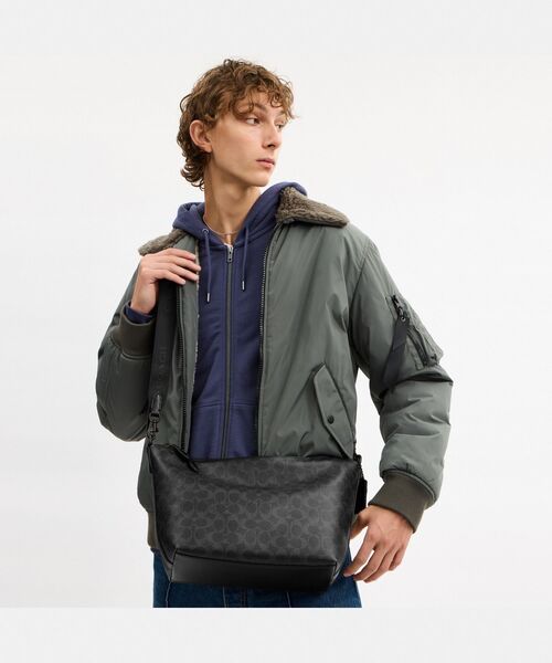 COACH（コーチ）の「トップ ジップ メッセンジャー バッグ・シグネチャー キャンバス（メッセンジャーバッグ・メンズ・ブラック系その他・ONE）」の7枚目の写真