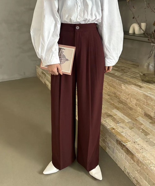 aimoha(アイモハ)の「ストレート タック ワイドパンツ(スラックス・レディース・レッド/ダークグレー/ダークベージュ/ブラック/ライトベージュ・MEDIUM/SMALL/LARGE)」の1枚目の写真