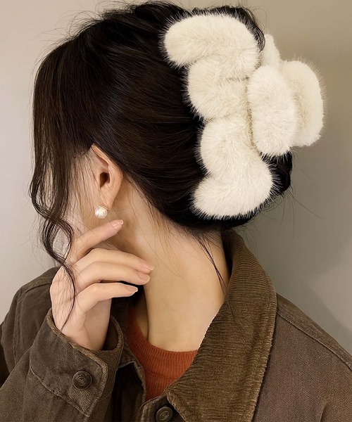 デニムリメイク☆ファー✨ハラコ✨付ヘアクリップ ファーヘアクリップ