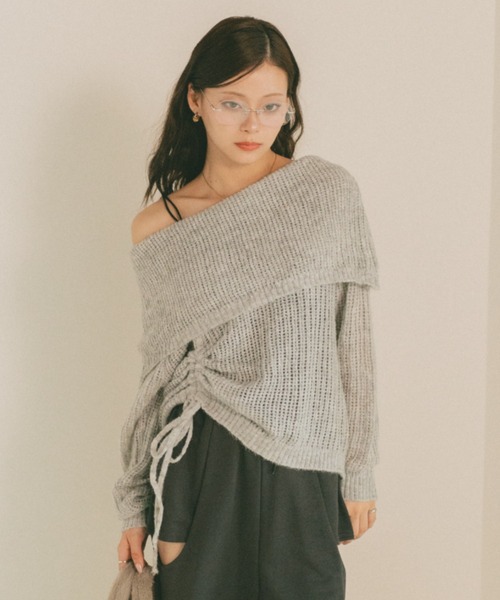 VANNIE U（ヴァニーユー）の「ドロストオフショル透かし編みニット（ニット/セーター・レディース・ベージュ/グレー・FREE）」の4枚目の写真