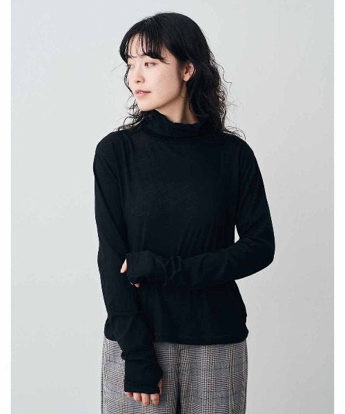 Live in comfort(リブインコンフォート)の「リブ イン コンフォート 素肌のように心地よい 綿100%のシアースキンハイネックトップス(Tシャツ/カットソー・レディース・イエロー/ブラック/アイボリー・S/M/L/LL/3L/4L)」の3枚目の写真