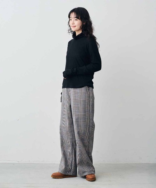 Live in comfort(リブインコンフォート)の「リブ イン コンフォート 素肌のように心地よい 綿100%のシアースキンハイネックトップス(Tシャツ/カットソー・レディース・イエロー/ブラック/アイボリー・S/M/L/LL/3L/4L)」の11枚目の写真