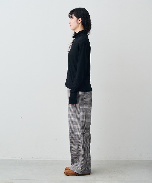 Live in comfort(リブインコンフォート)の「リブ イン コンフォート 素肌のように心地よい 綿100%のシアースキンハイネックトップス(Tシャツ/カットソー・レディース・イエロー/ブラック/アイボリー・S/M/L/LL/3L/4L)」の12枚目の写真