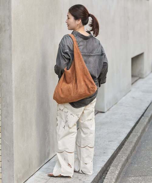 JOURNAL STANDARD（ジャーナルスタンダード）の「《追加3》ライトオンスデニムシャツ（シャツ/ブラウス・レディース・ブラック系その他/キャメル/ブルー系その他・FREE）」の15枚目の写真