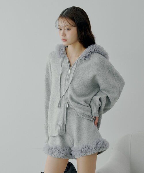 Chico（チコ）の「【セットアップ対応】裾フリルニットショートパンツ（その他パンツ・レディース・チャコールグレー/グレー/アイボリー・FREE）」の4枚目の写真