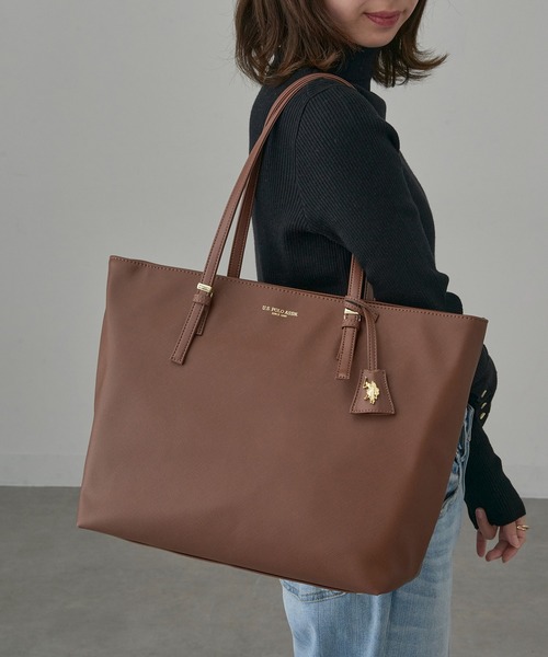 U.S. POLO ASSN.（ユーエスポロアッスン）の「【U.S. POLO ASSN.】≪別注≫ キーリング付 クラシックトートバッグ PC A4サイズ収納可能 ビジネスバッグ 通勤 通学（トートバッグ・レディース・ブラウン/ブラック/グレイッシュベージュ・FREE）」の2枚目の写真