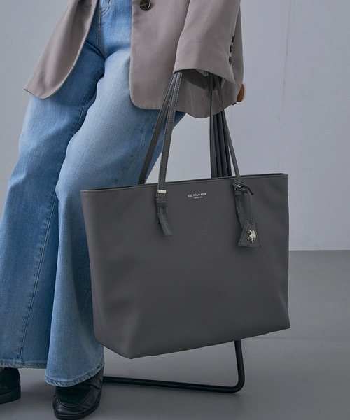 U.S. POLO ASSN.(ユーエスポロアッスン)の「【U.S. POLO ASSN.】≪別注≫ キーリング付 クラシックトートバッグ PC A4サイズ収納可能 ビジネスバッグ 通勤 通学(トートバッグ・レディース・ブラウン/ブラック/グレイッシュベージュ/グレー/ベージュ・FREE)」の3枚目の写真