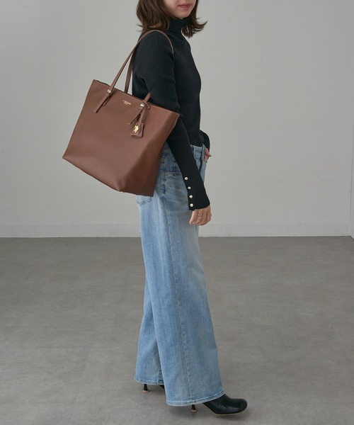 U.S. POLO ASSN.（ユーエスポロアッスン）の「【U.S. POLO ASSN.】≪別注≫ キーリング付 クラシックトートバッグ PC A4サイズ収納可能 ビジネスバッグ 通勤 通学（トートバッグ・レディース・ブラウン/ブラック/グレイッシュベージュ・FREE）」の5枚目の写真