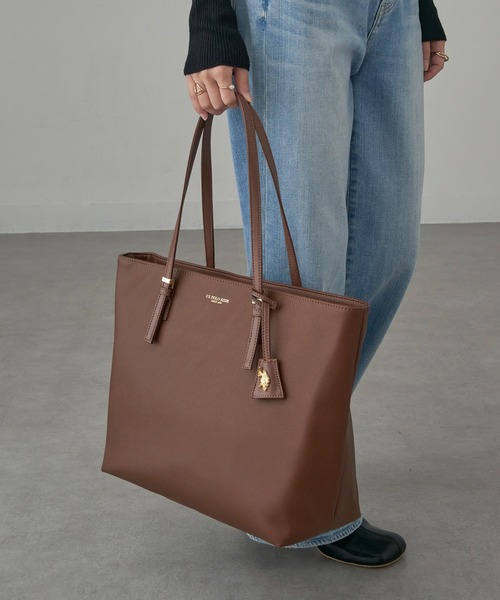 U.S. POLO ASSN.（ユーエスポロアッスン）の「【U.S. POLO ASSN.】≪別注≫ キーリング付 クラシックトートバッグ PC A4サイズ収納可能 ビジネスバッグ 通勤 通学（トートバッグ・レディース・ブラウン/ブラック/グレイッシュベージュ・FREE）」の4枚目の写真