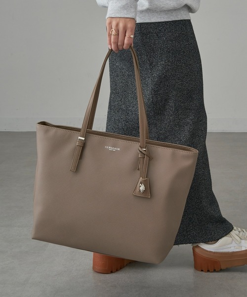 U.S. POLO ASSN.（ユーエスポロアッスン）の「【U.S. POLO ASSN.】≪別注≫ キーリング付 クラシックトートバッグ PC A4サイズ収納可能 ビジネスバッグ 通勤 通学（トートバッグ・レディース・ブラウン/ブラック/グレイッシュベージュ・FREE）」の18枚目の写真