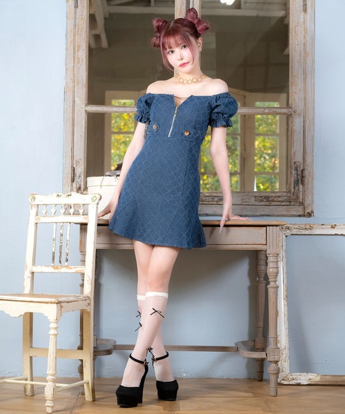 Tika（ティカ）の「[CLOSED] キャバドレス ミニ フレア 半袖 オフショルダー チェック柄 谷間 ジップ デニム パフスリーブ タックベルトドレス ワンピース キャバワンピ（ワンピース・レディース・ブルー・L/M/S/XL）」の13枚目の写真